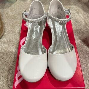 Nina white Dress Shoes with Rhinestone Strap size 13 girls worn once inside